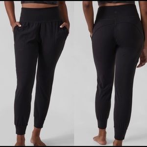 Athleta Salutation Cruise Jogger in Powervita Black Hi-rise Pants Casual Sz XL